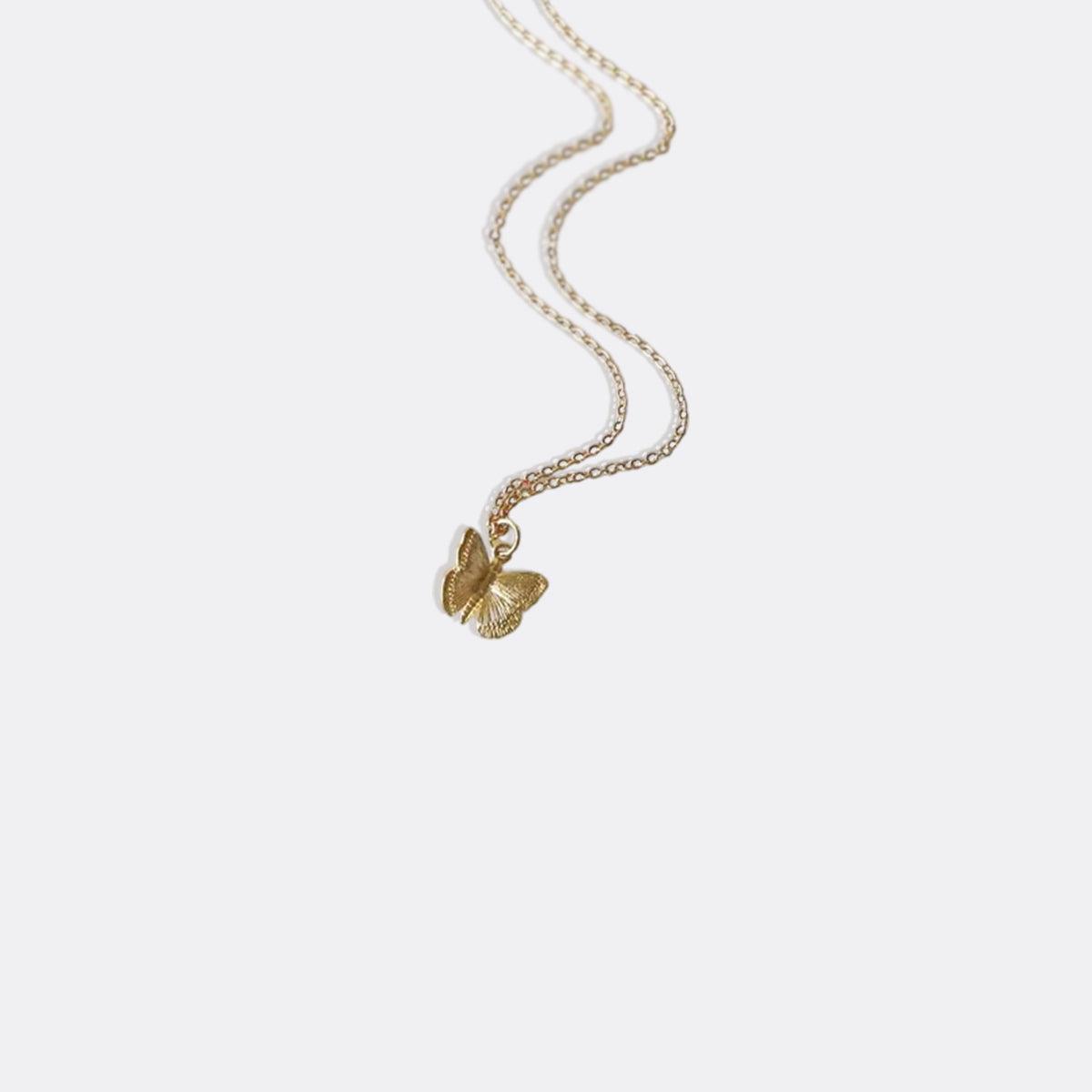 Collana con ciondolo a farfalla