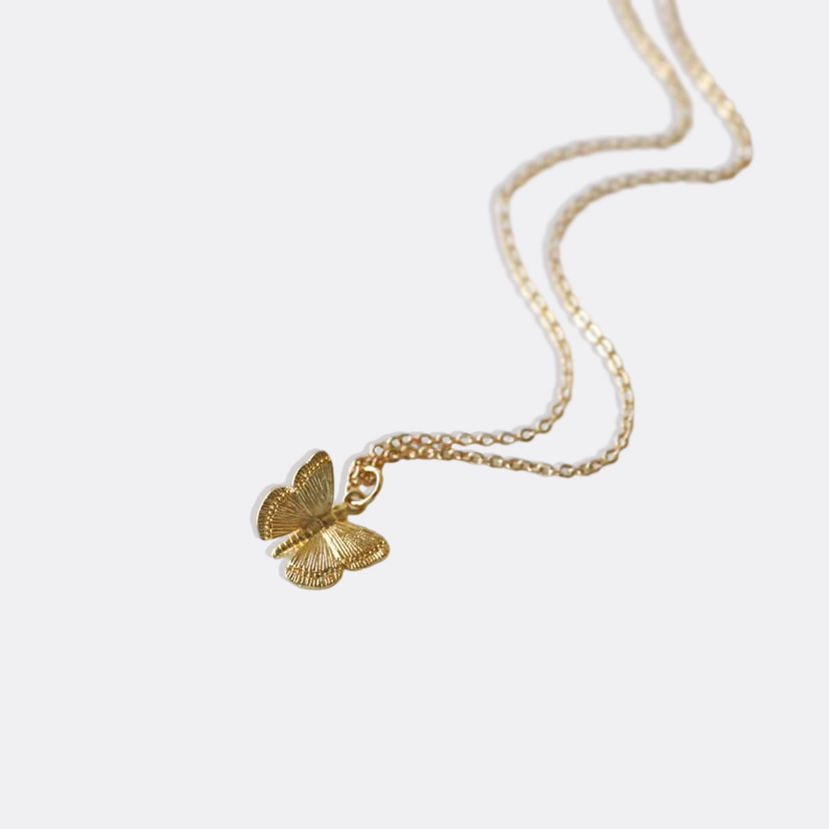 Collana con ciondolo a farfalla