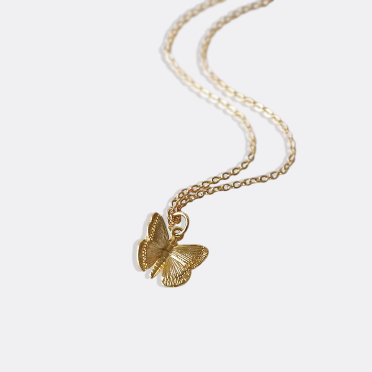 Collana con ciondolo a farfalla