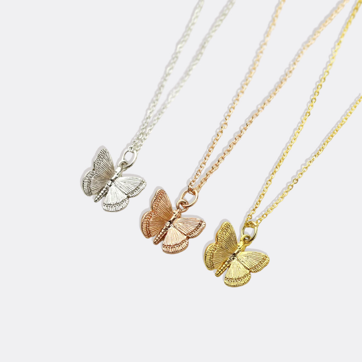 Collana con ciondolo a farfalla