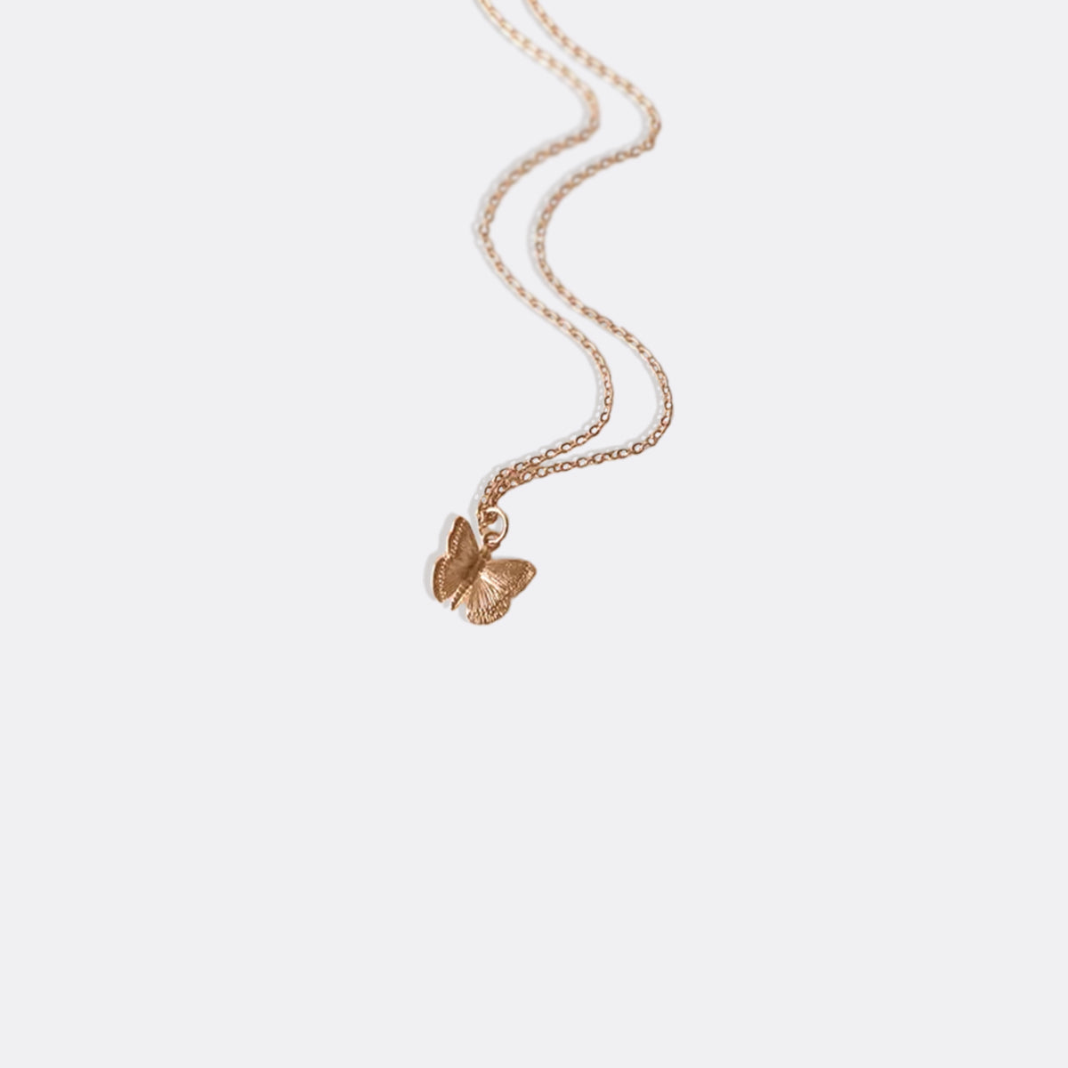 Collana con ciondolo a farfalla