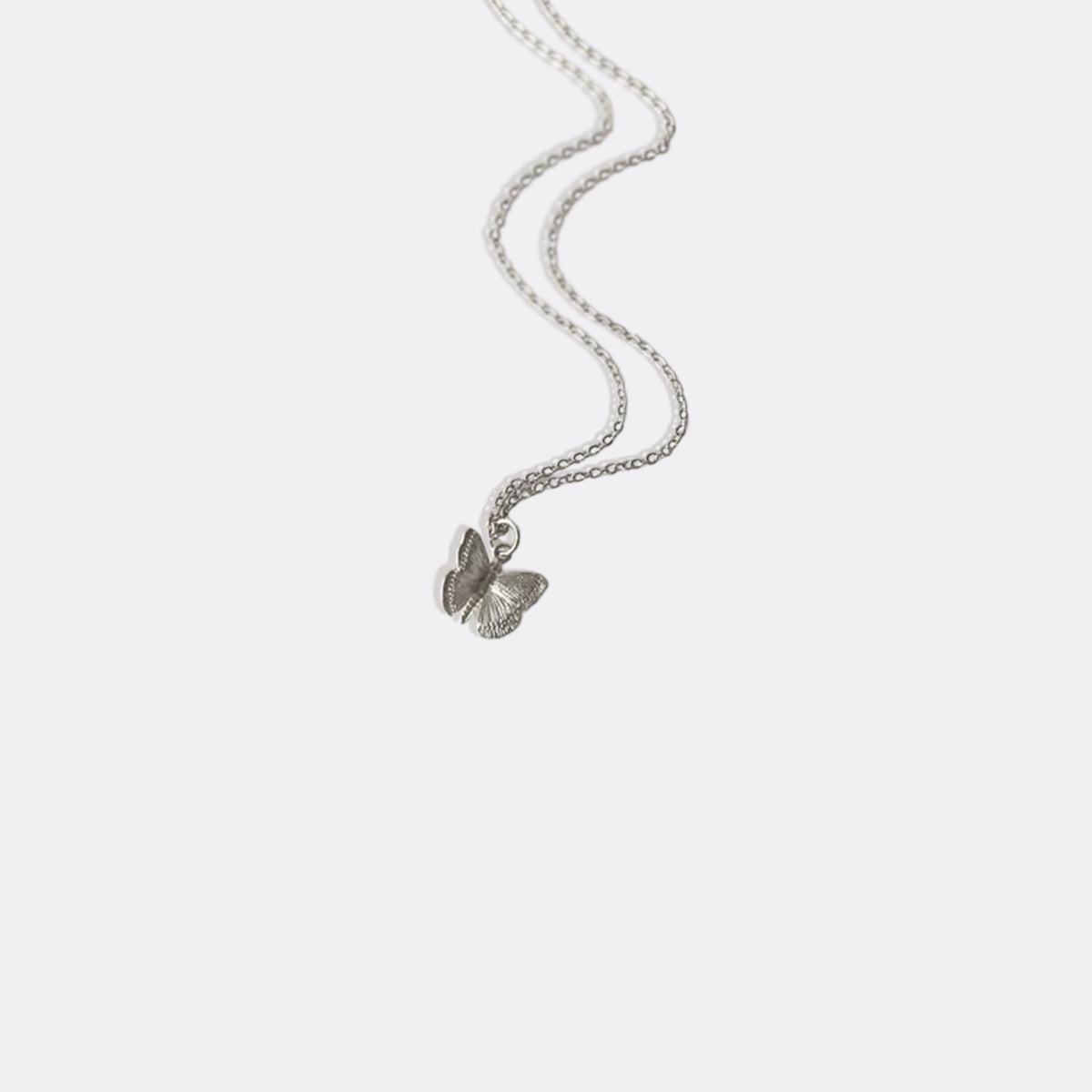 Collana con ciondolo a farfalla