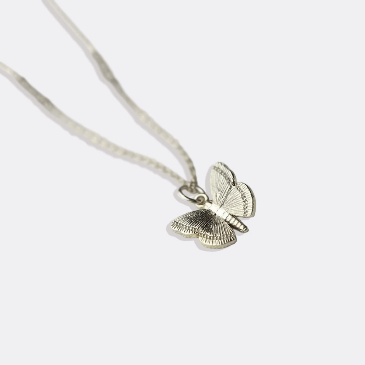 Collana con ciondolo a farfalla