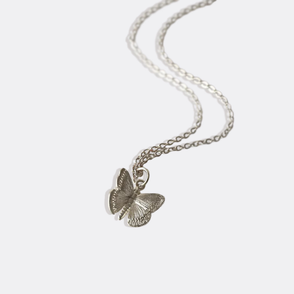 Collana con ciondolo a farfalla