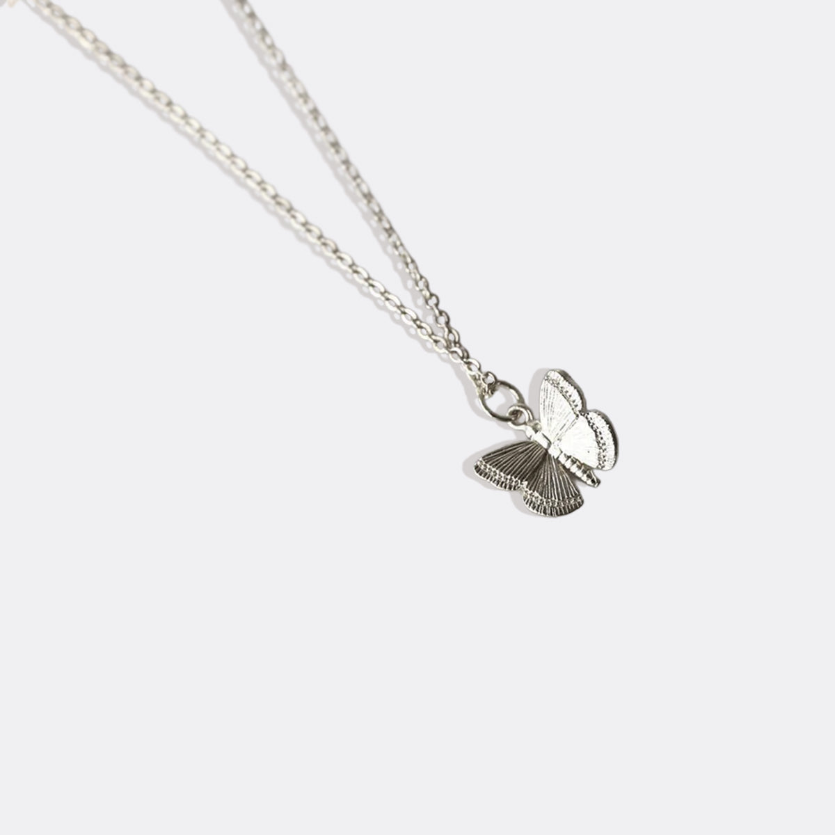 Collana con ciondolo a farfalla