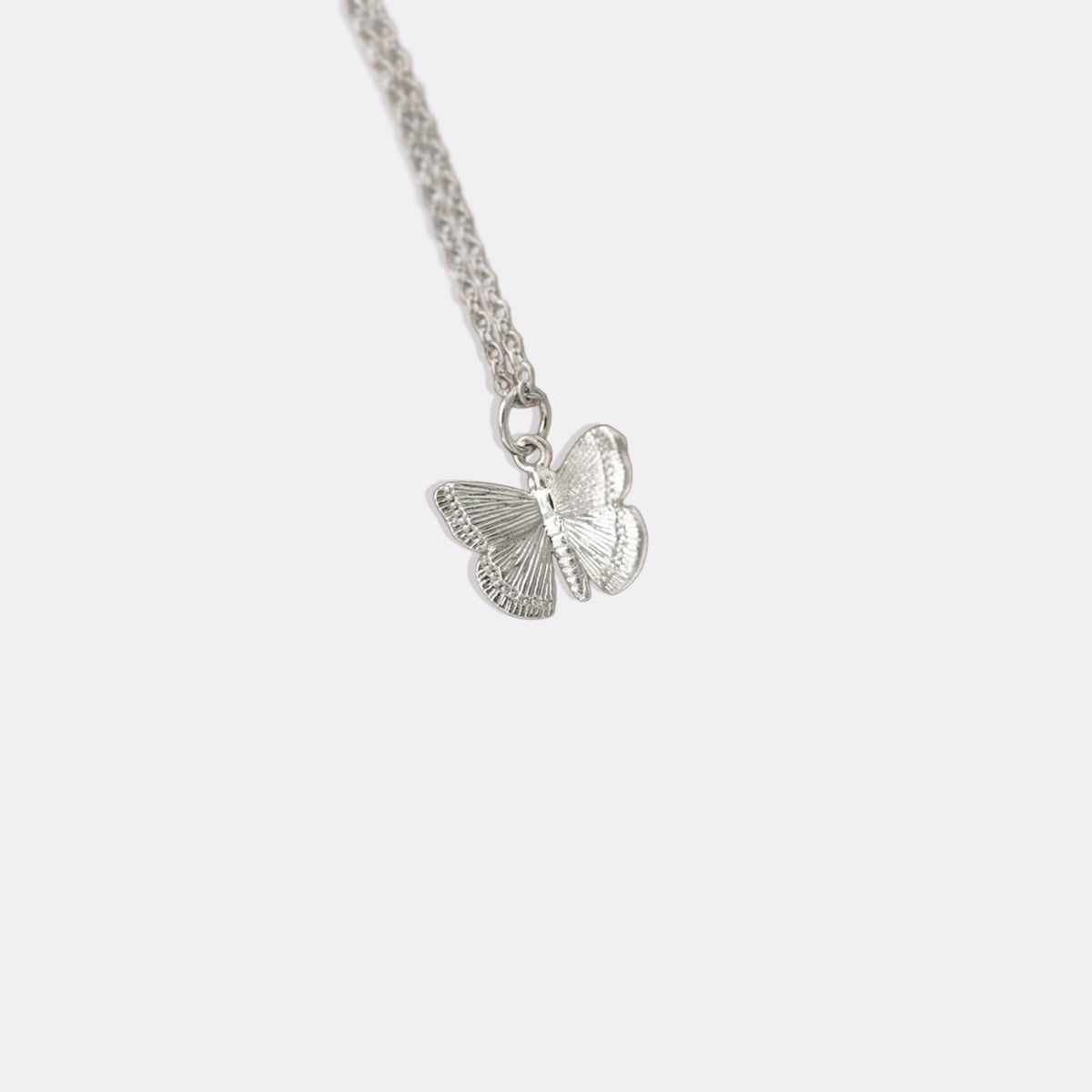 Collana con ciondolo a farfalla