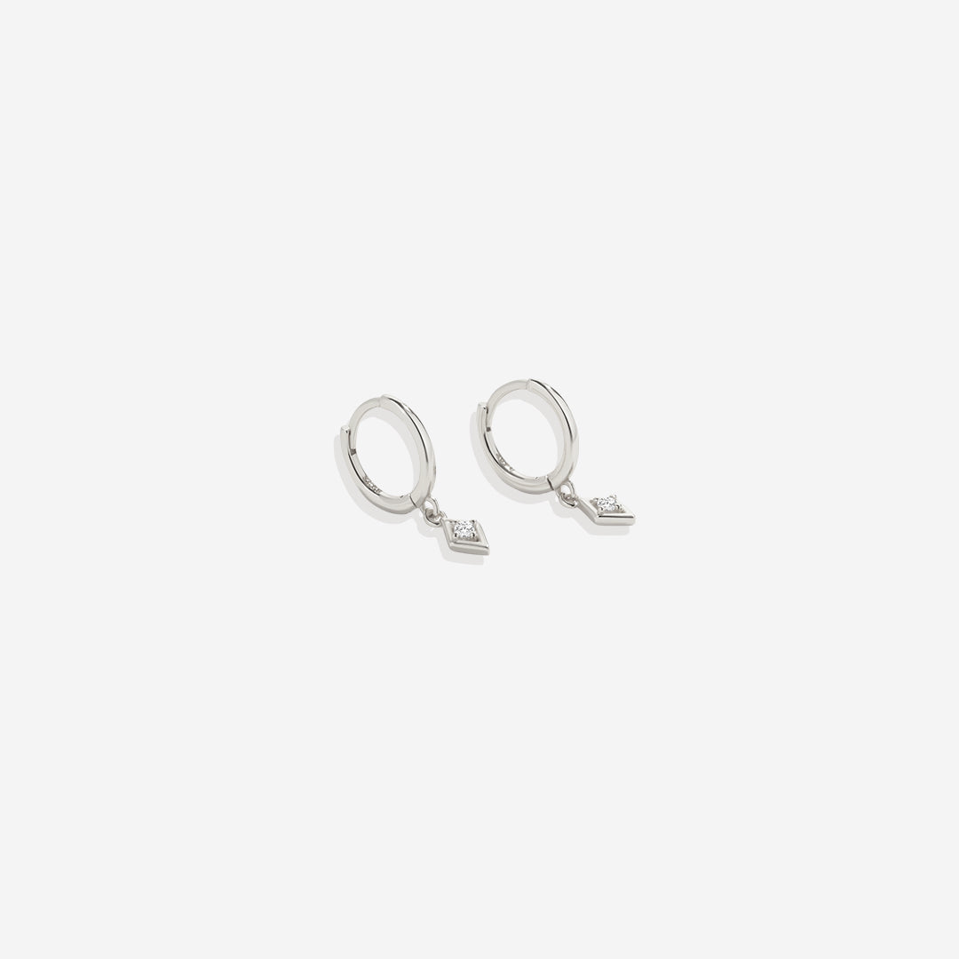 Zierliche Diamant-Charm-Ohrringe