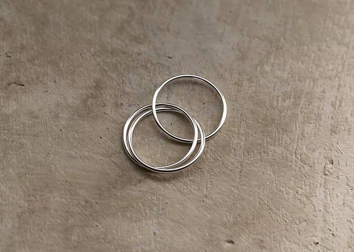 Zierlicher ineinandergreifender Fidget-Ring