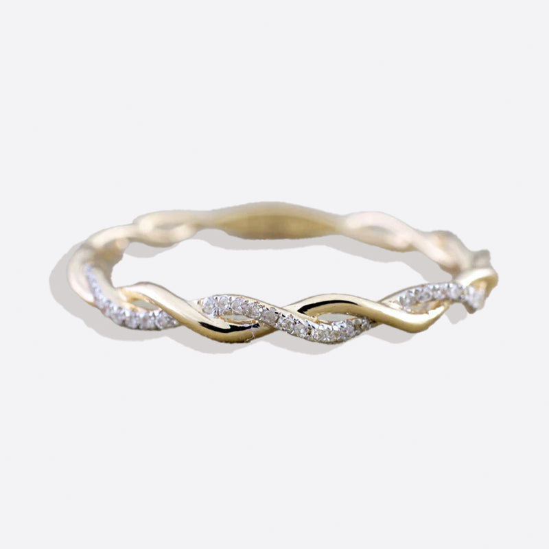 Zierlicher Stapelring mit Pavé-Twist
