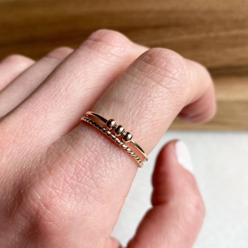 Zierlicher stapelbarer Perlen-Fidget-Ring-Set