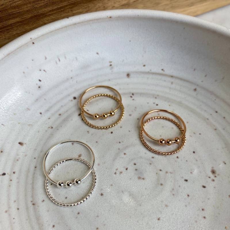 Zierlicher stapelbarer Perlen-Fidget-Ring-Set
