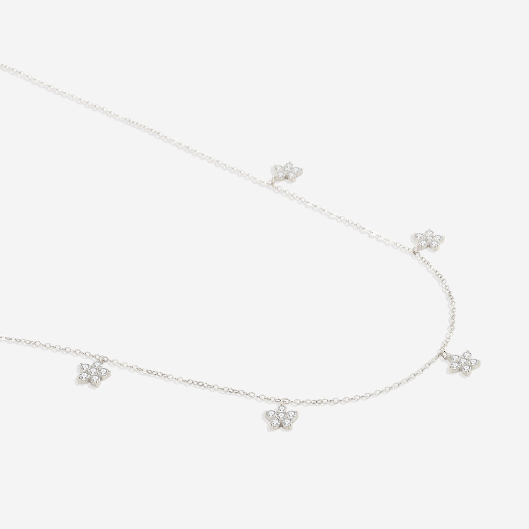 Collana con fiore di diamanti