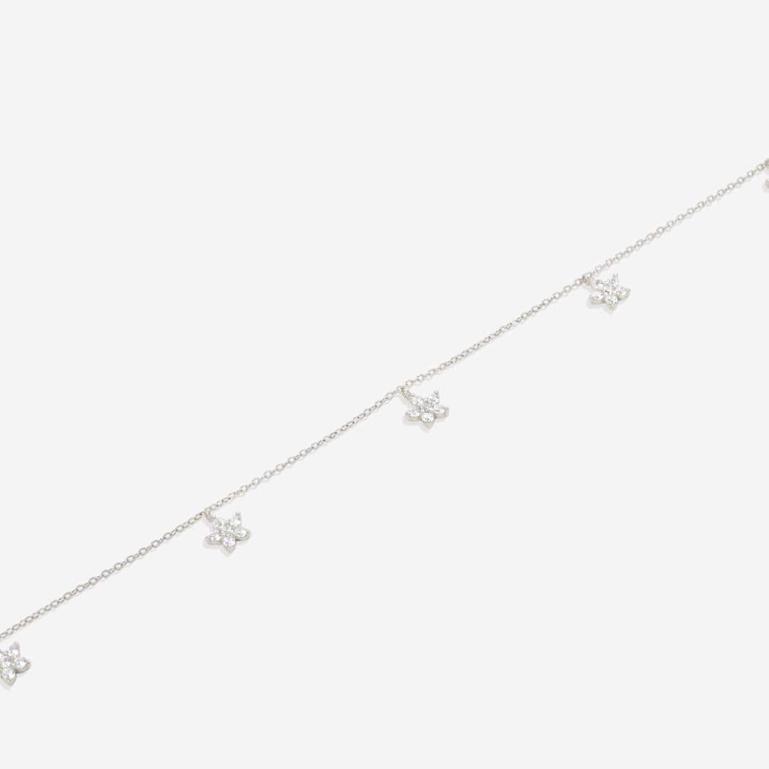 Collana con fiore di diamanti