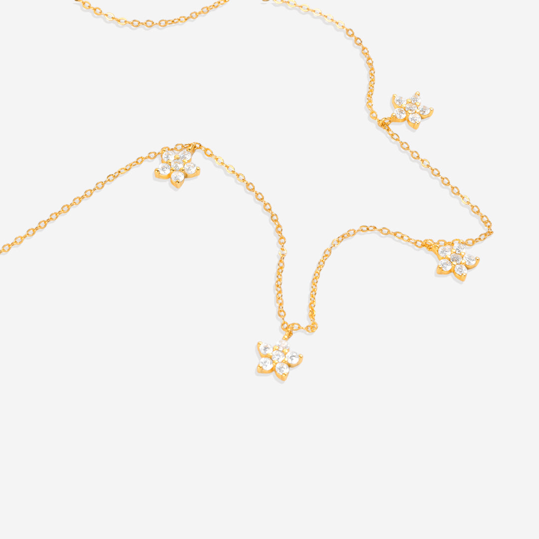 Collana con fiore di diamanti