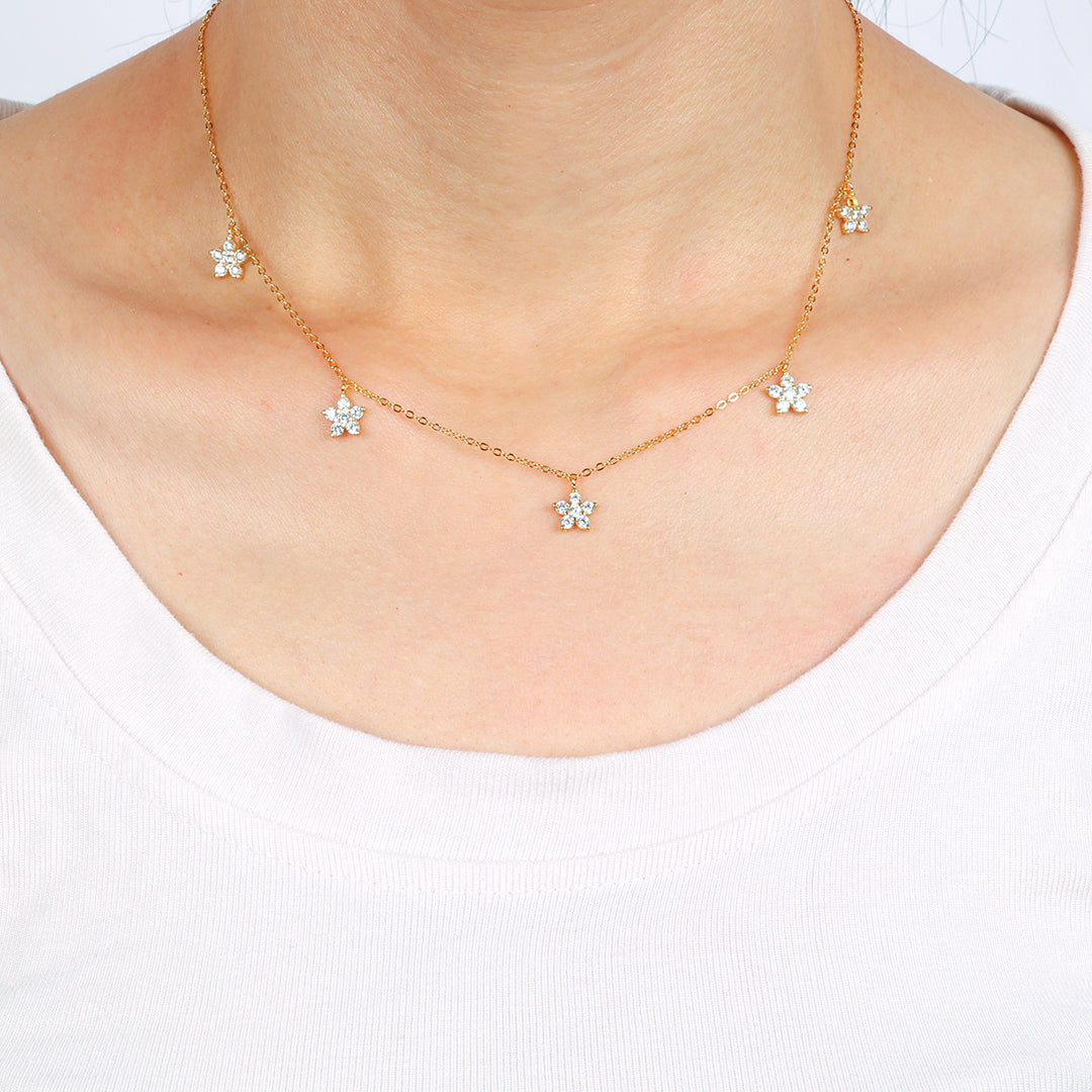Collana con fiore di diamanti