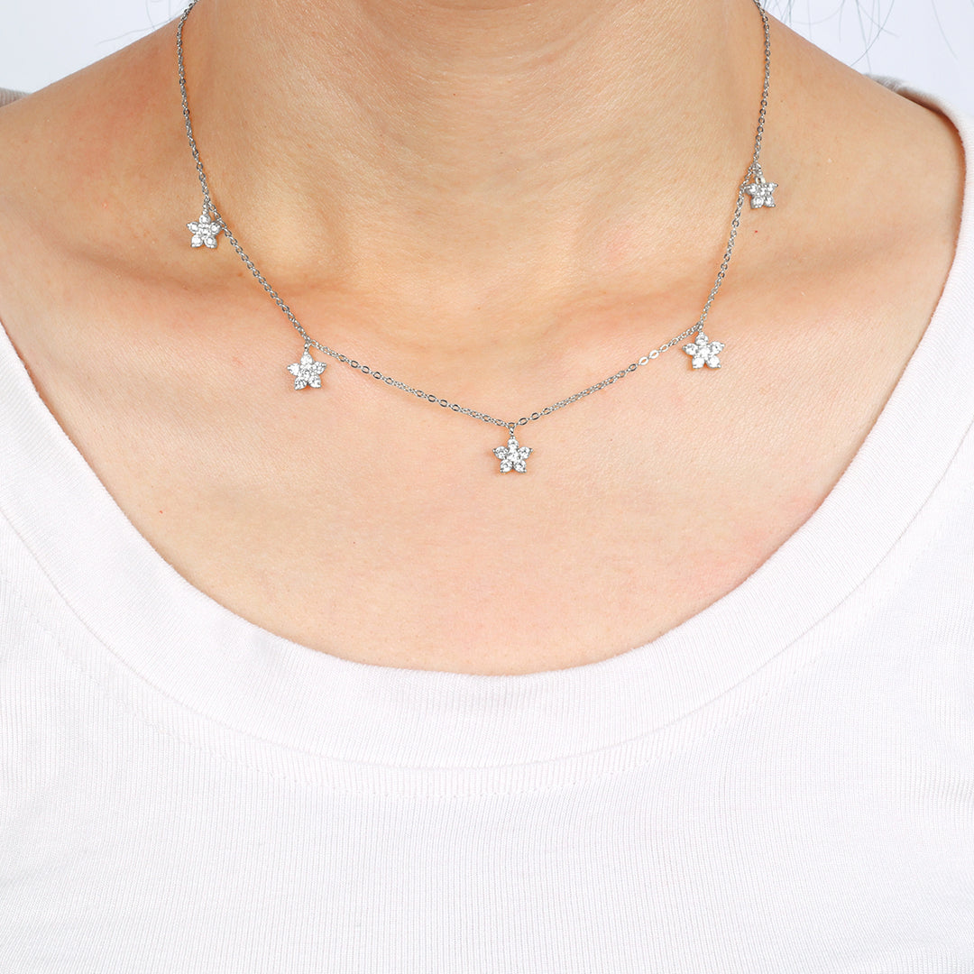 Collana con fiore di diamanti