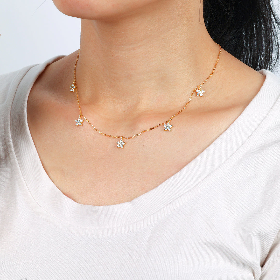 Collana con fiore di diamanti