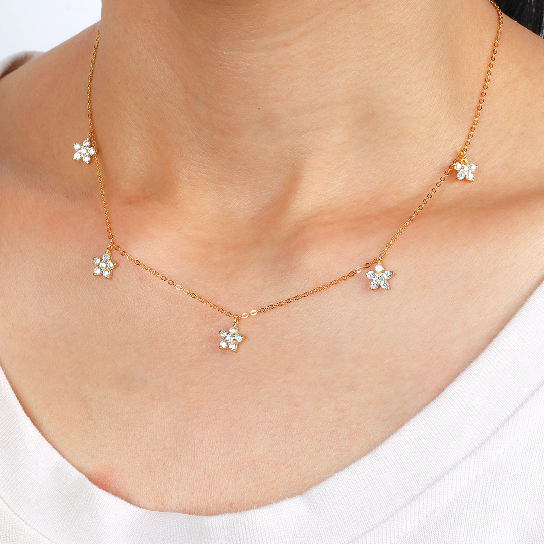 Collana con fiore di diamanti