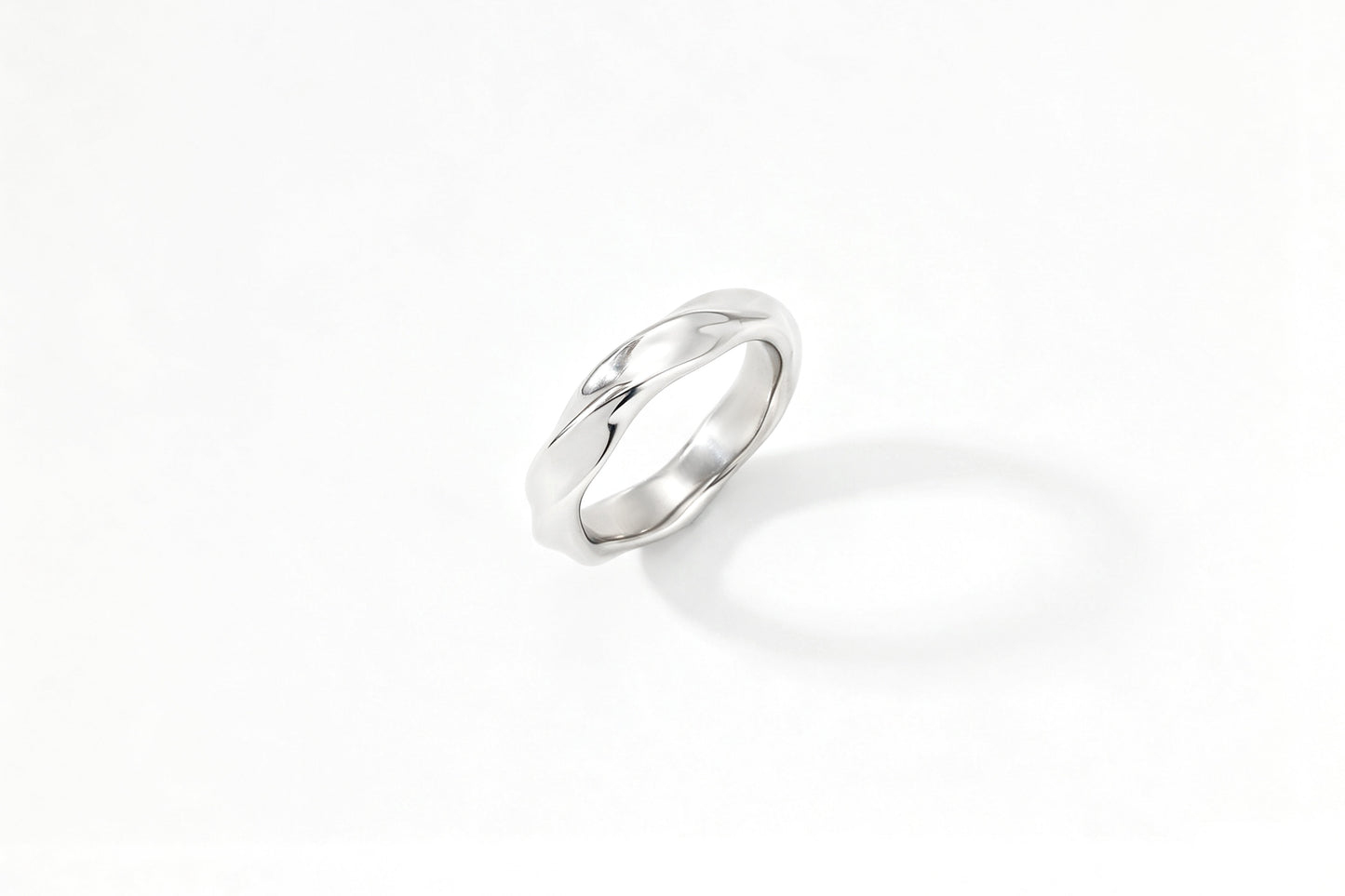 Dune Ring in 925 sterling silver, flat lay detail