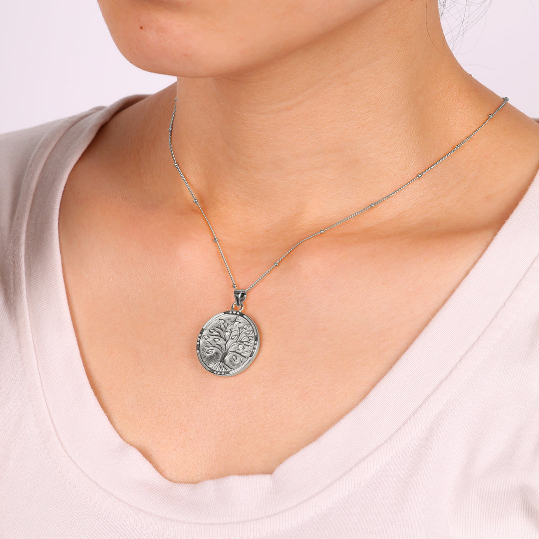 Collana con pendente a moneta con Albero della Vita in vermeil