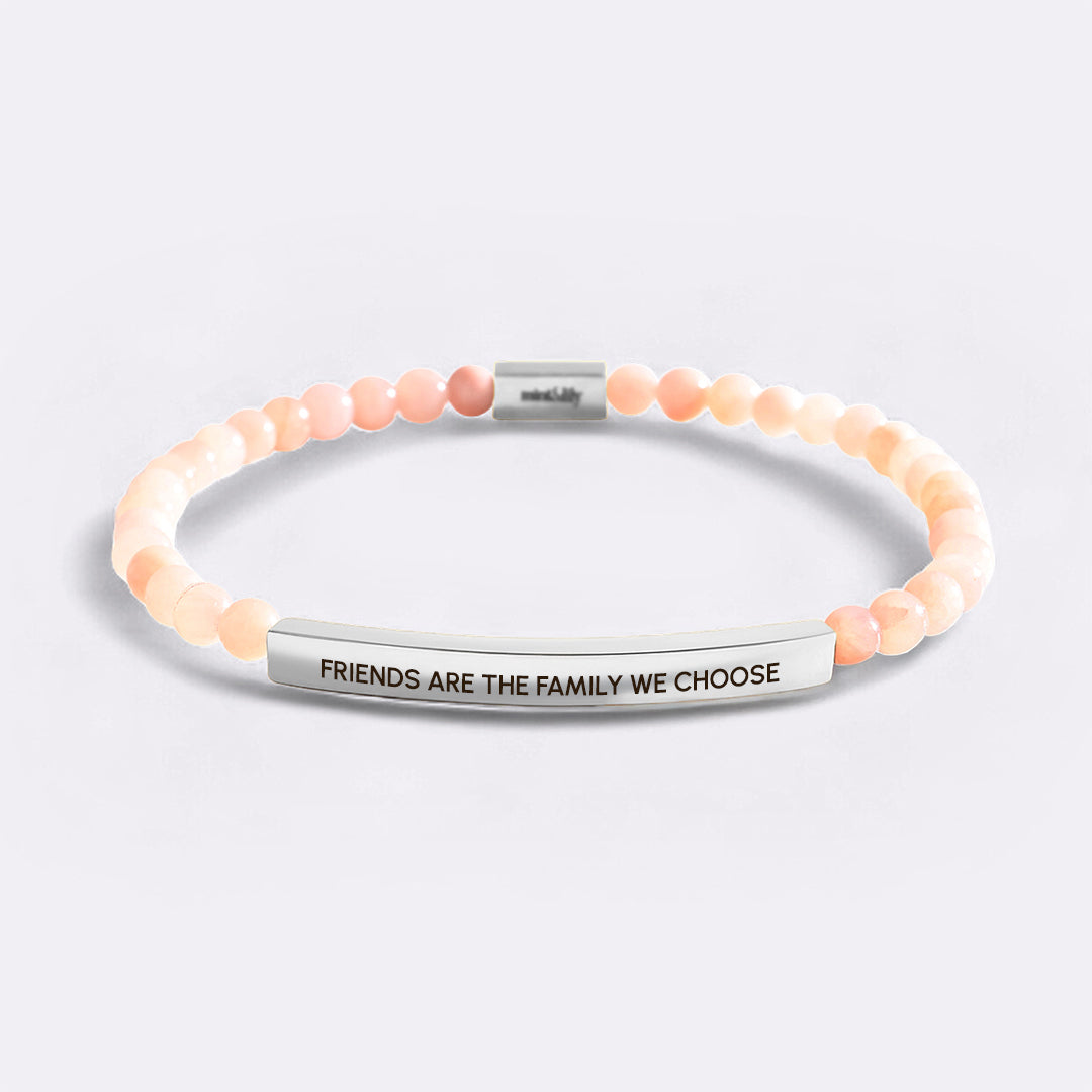 Freunde Sind Die Familie, Die Wir Uns Aussuchen – Perlenarmband mit Inschrift