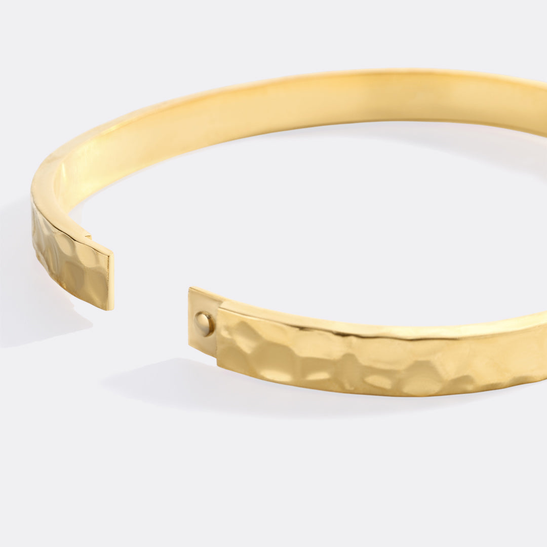 Gehämmerte Goldmanschette