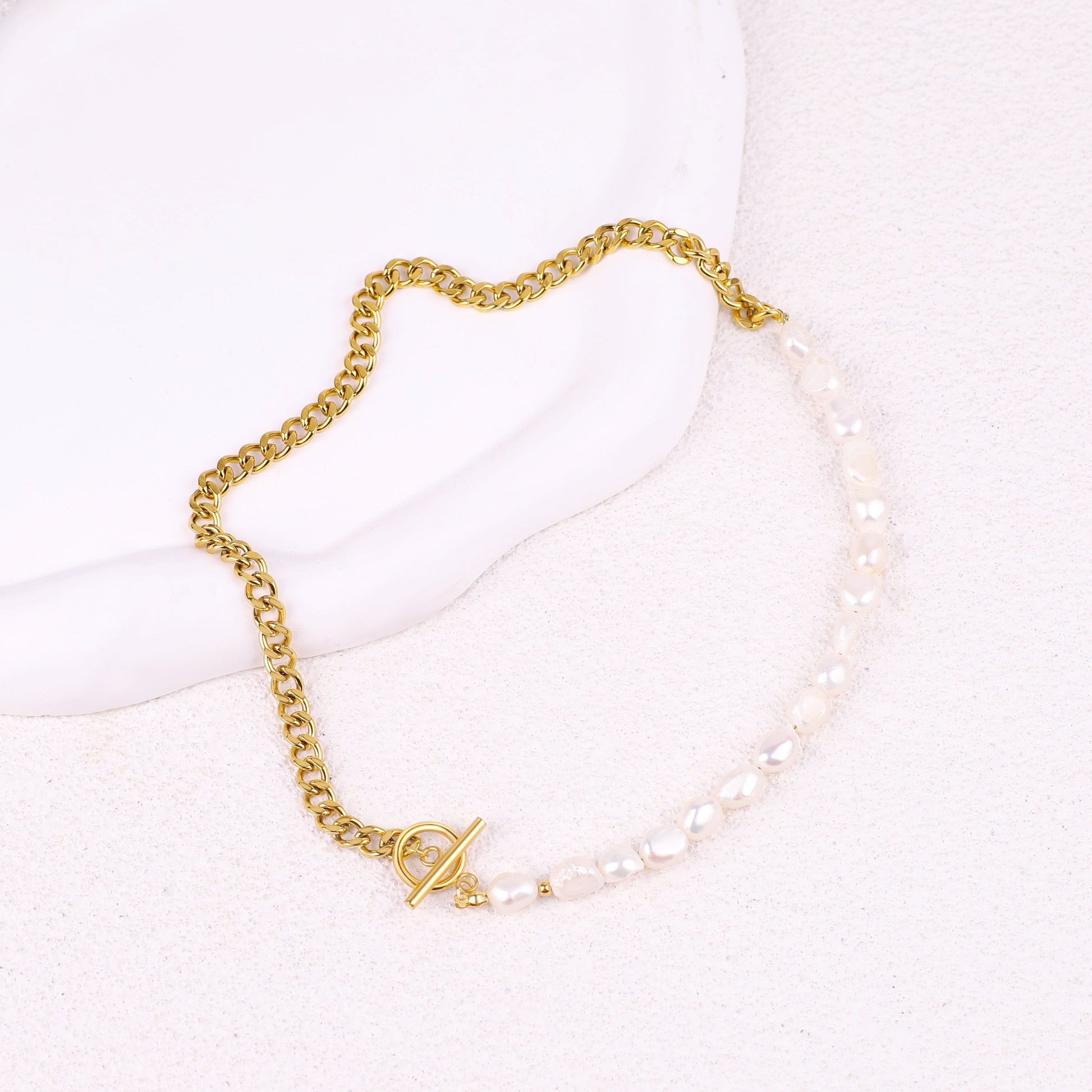Perlenkette mit teils Kette
