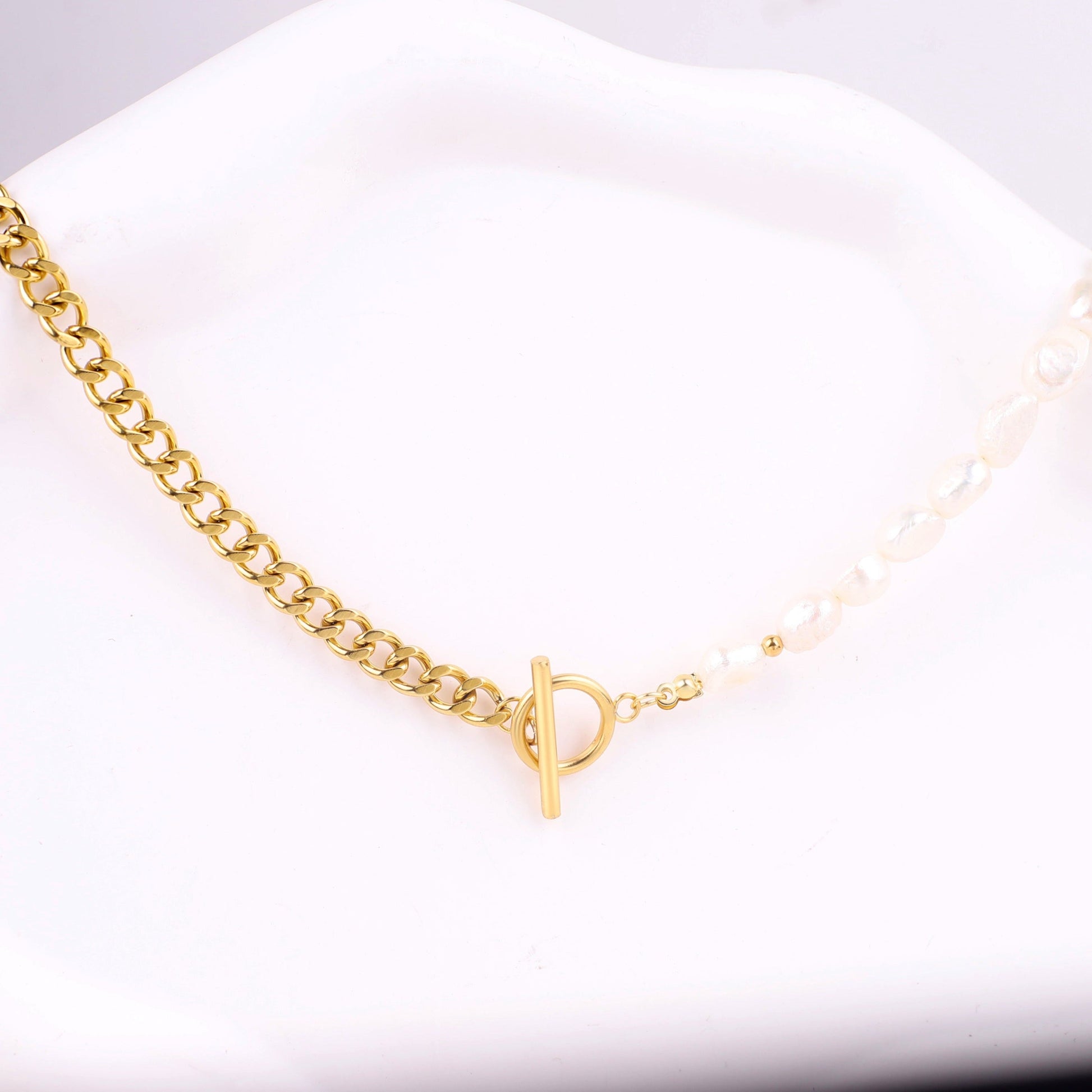 Perlenkette mit teils Kette