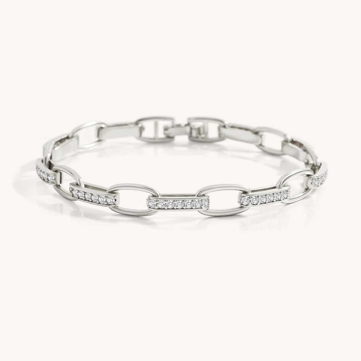 Armband mit ineinandergreifenden Diamant-Büroklammern