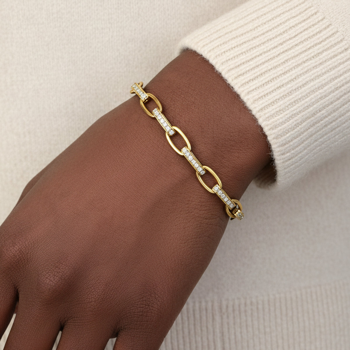 Armband mit ineinandergreifenden Diamant-Büroklammern