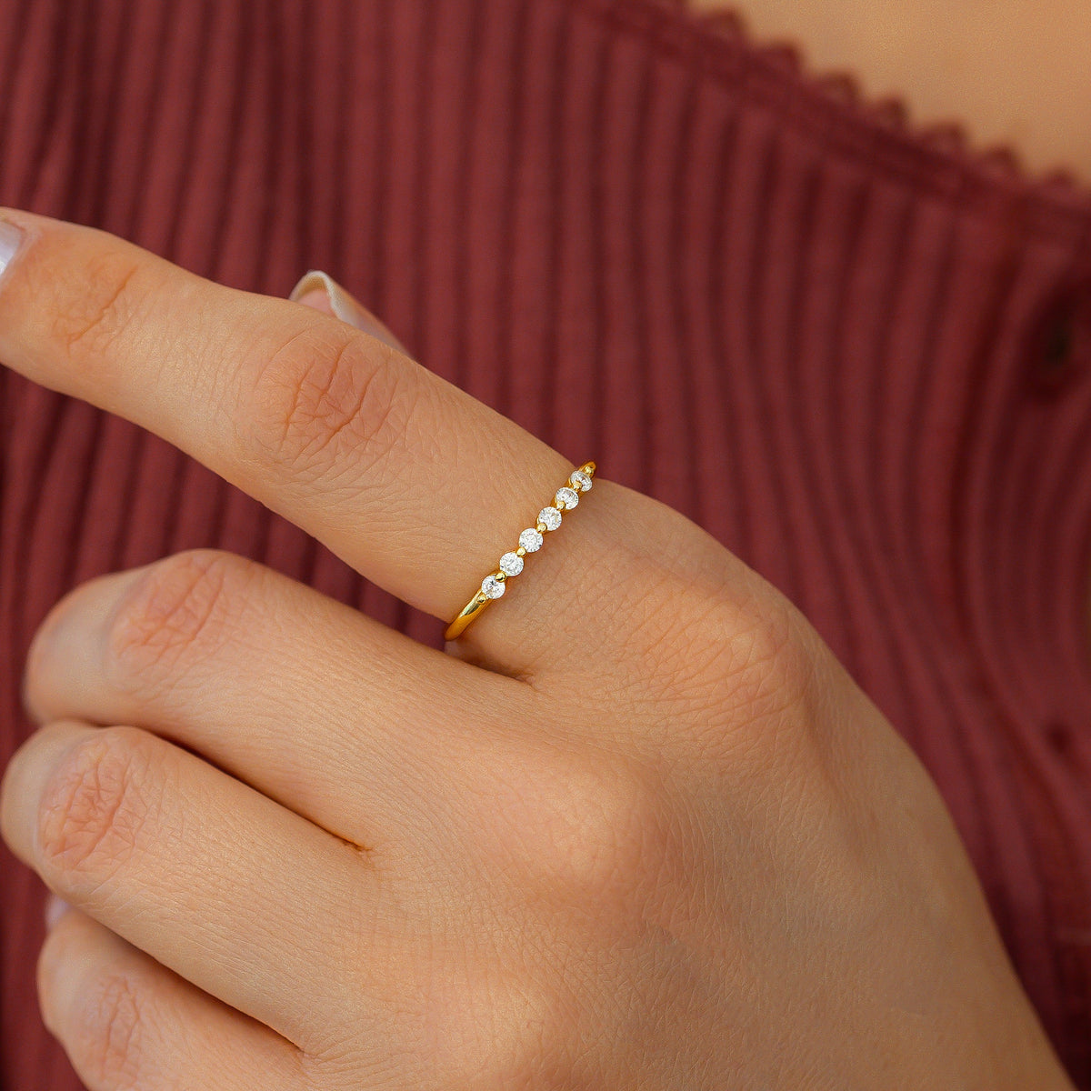 Brillanter, schwebender Diamantring