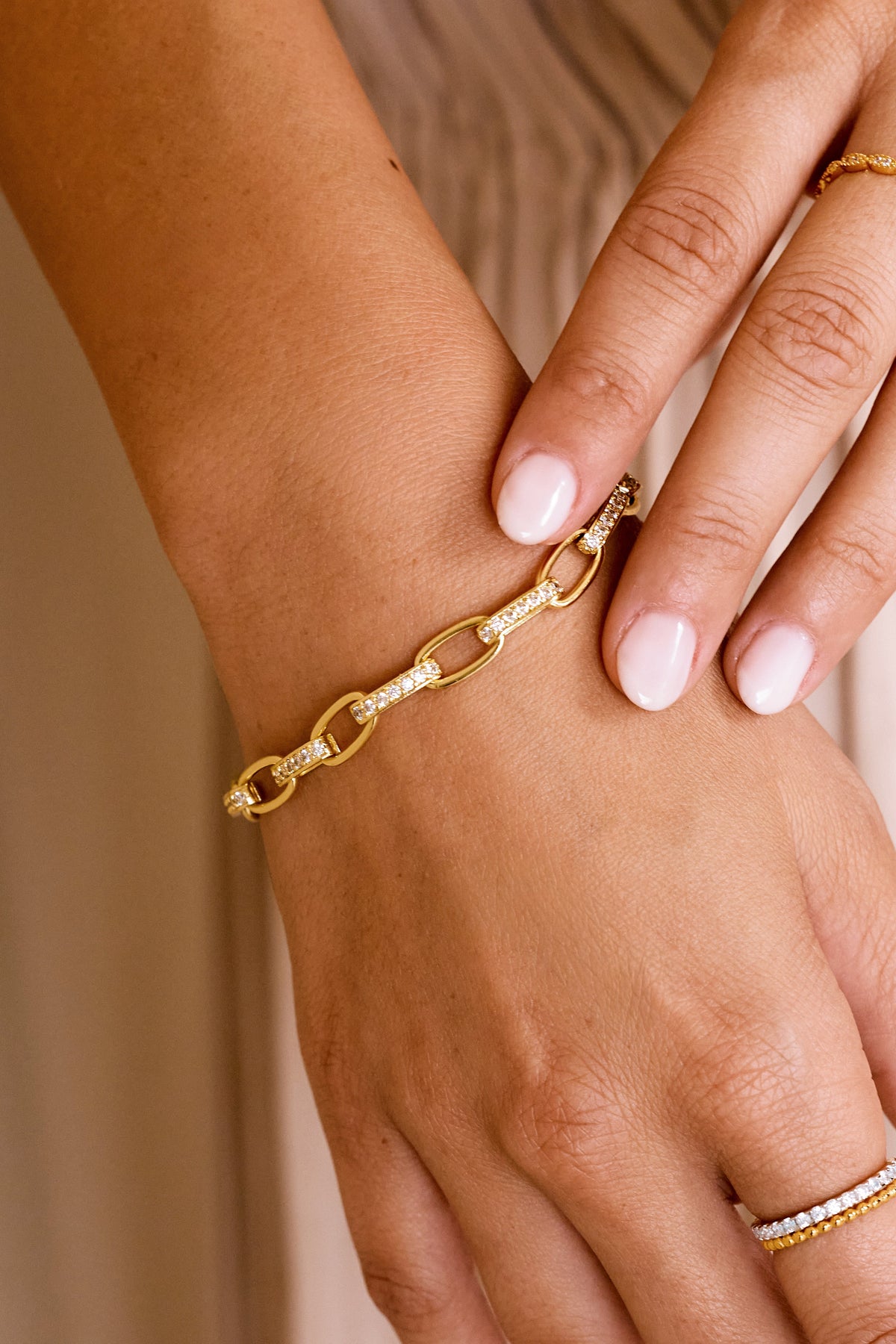 Armband mit ineinandergreifenden Diamant-Büroklammern