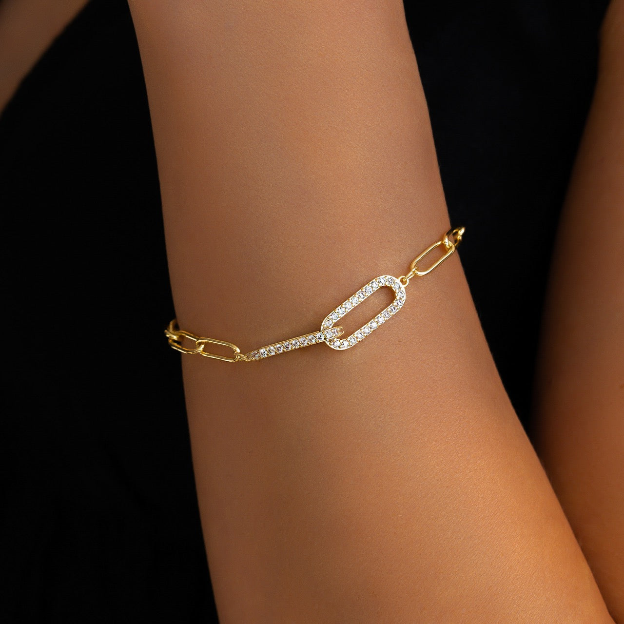 Armband mit Büroklammerkette und Pavé-Fassung