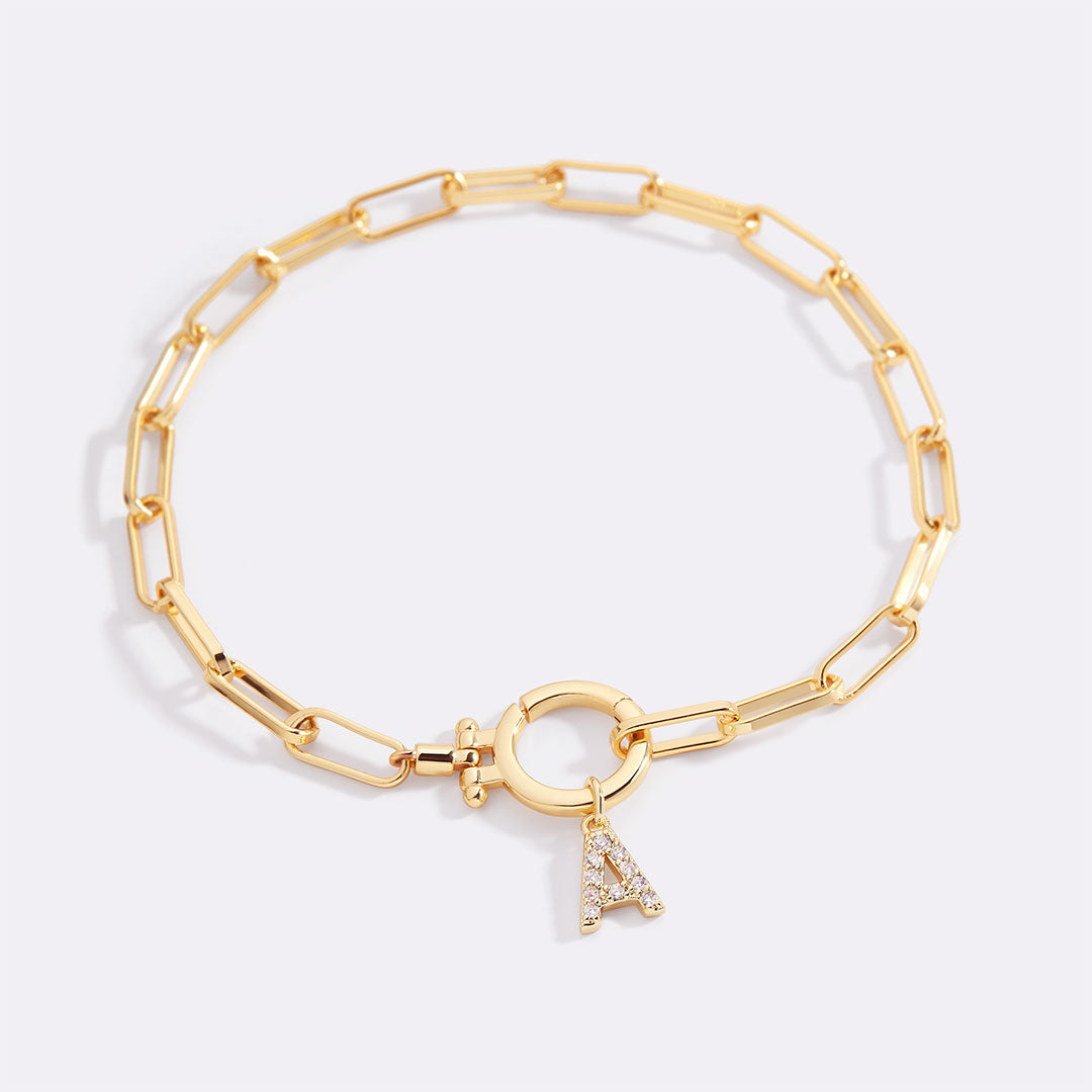 Mintfarbenes Büroklammer-Armband mit Pavé-Initialen-Anhänger