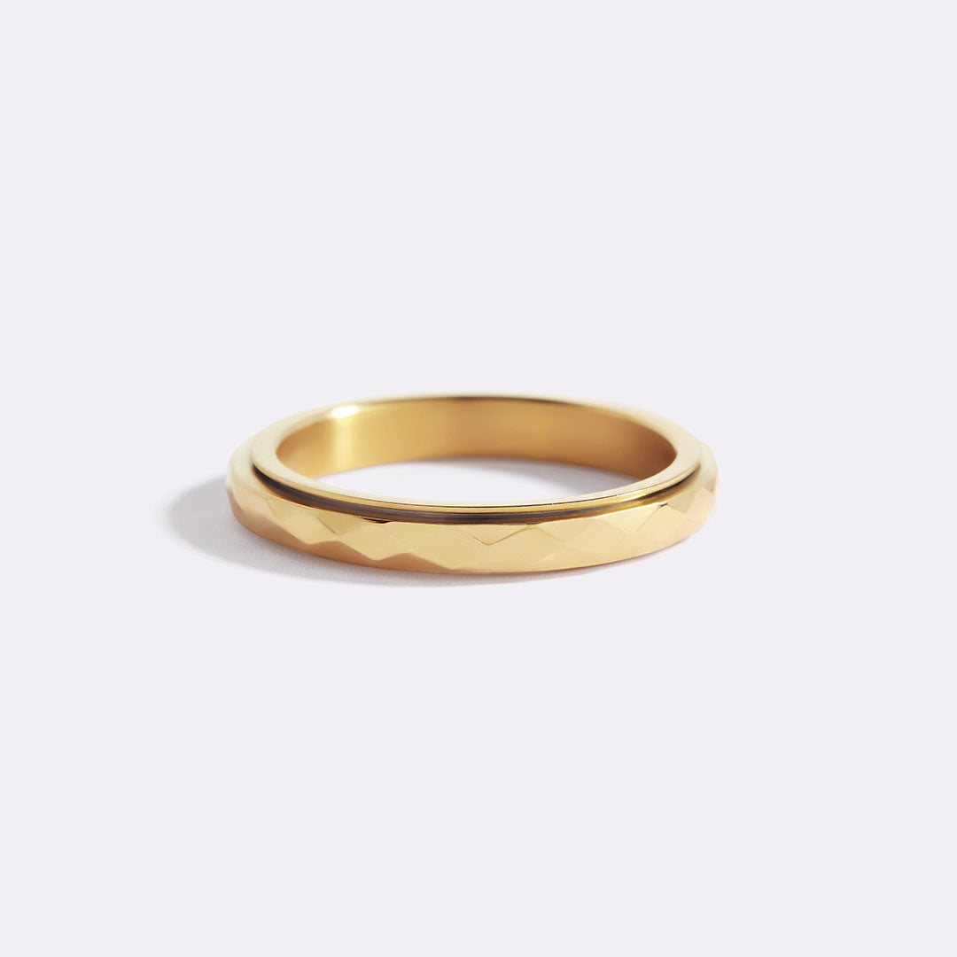 Zierlicher gehämmerter Ring mit Drehfunktion
