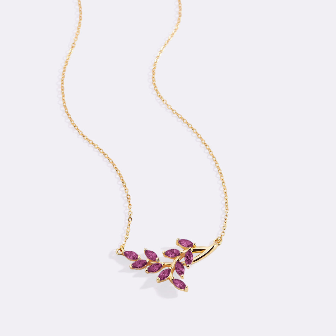 Collana pendente a foglia con pietra portafortuna