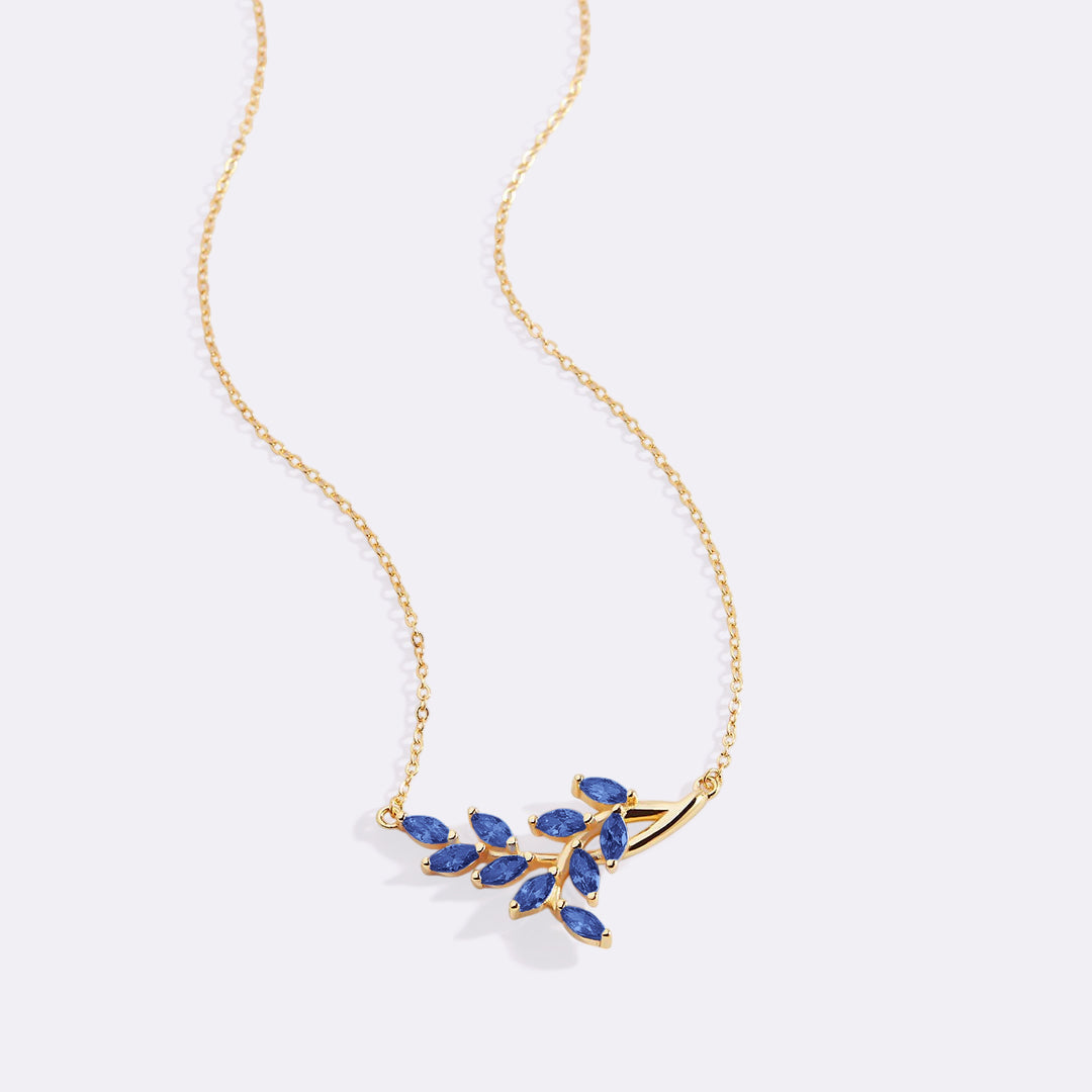 Collana pendente a foglia con pietra portafortuna