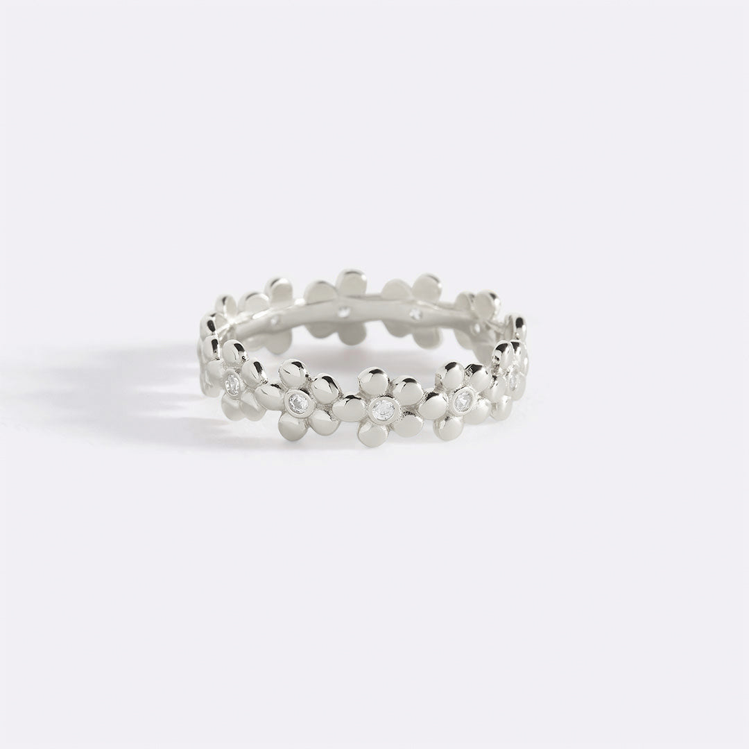 Eternity-Ring mit Diamanten und Gänseblümchen