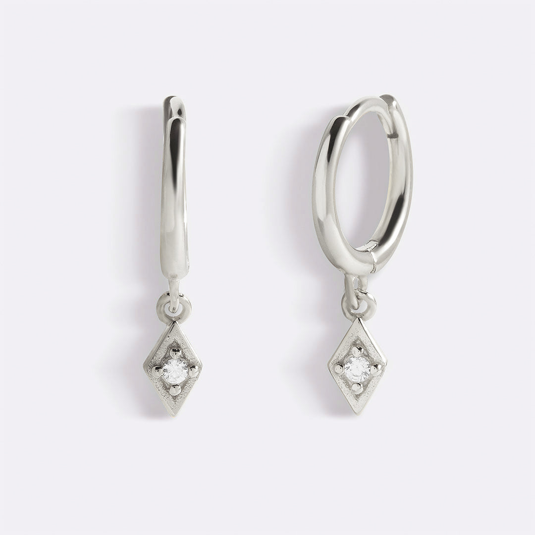 Zierliche Diamant-Charm-Ohrringe