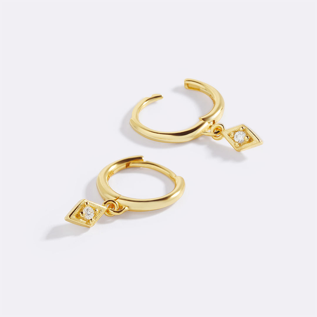 Zierliche Diamant-Charm-Ohrringe