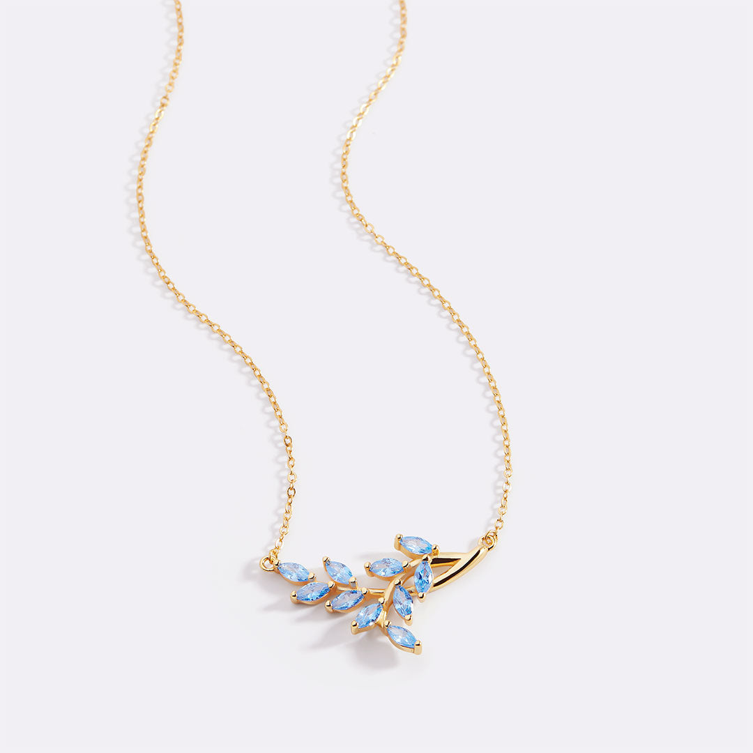 Collana pendente a foglia con pietra portafortuna