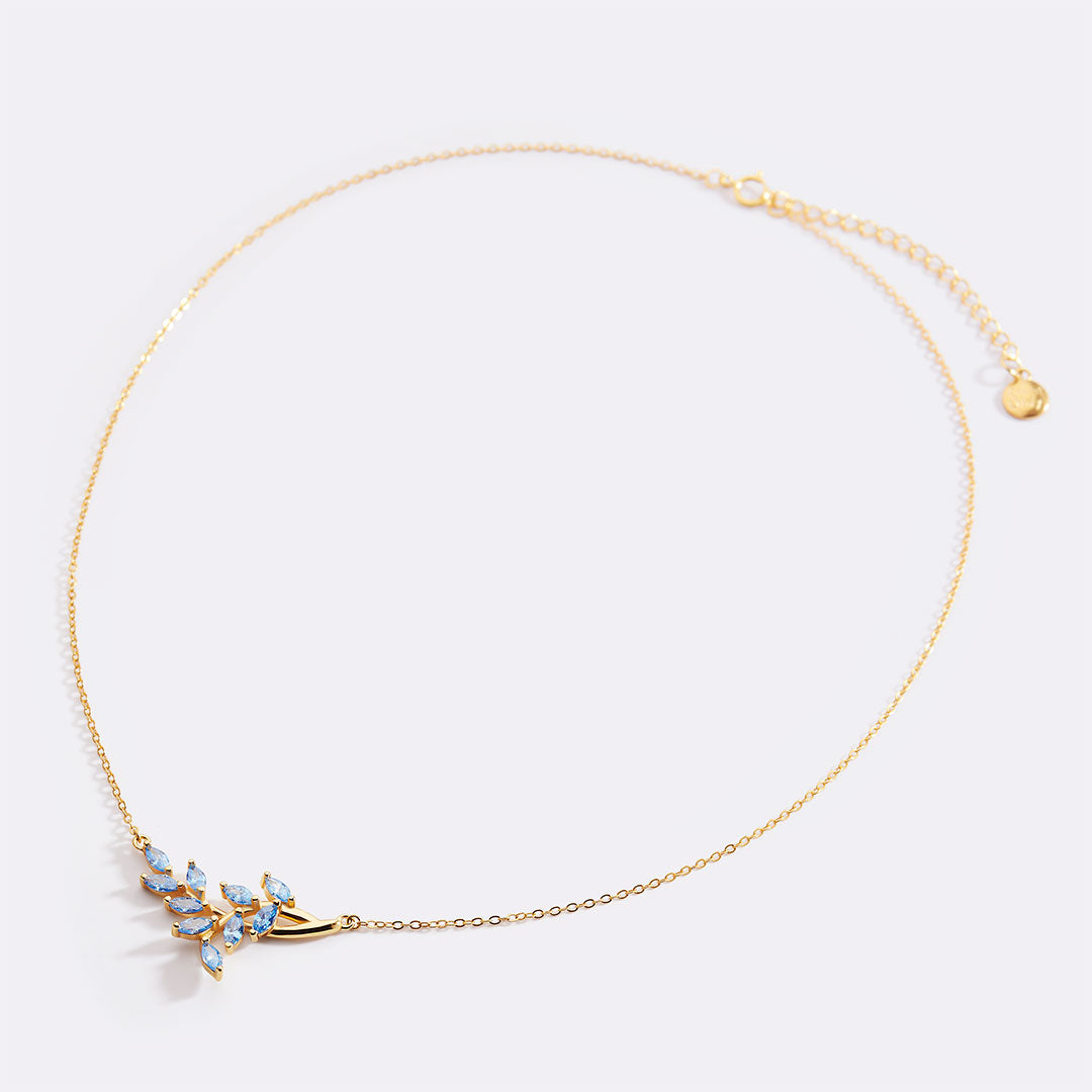 Collana pendente a foglia con pietra portafortuna