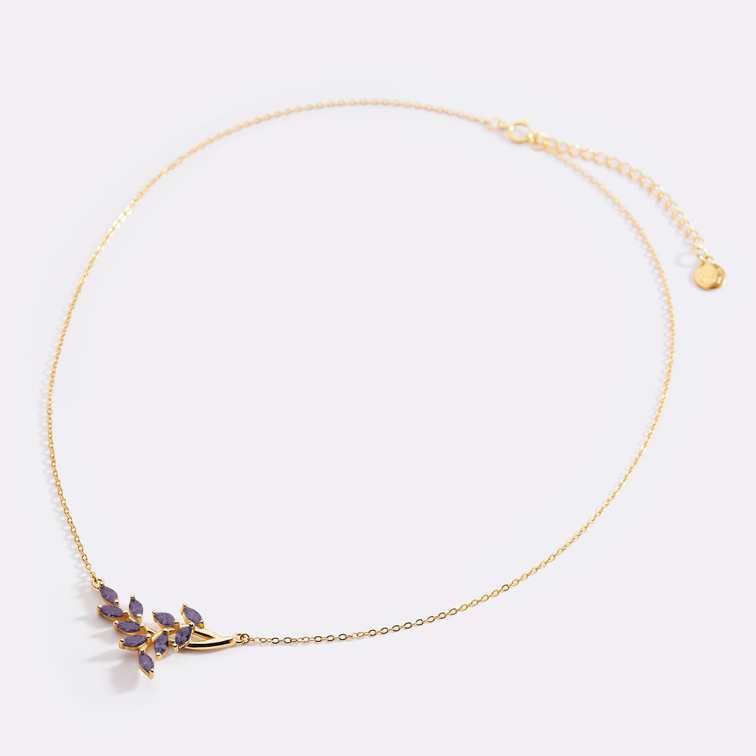 Collana pendente a foglia con pietra portafortuna