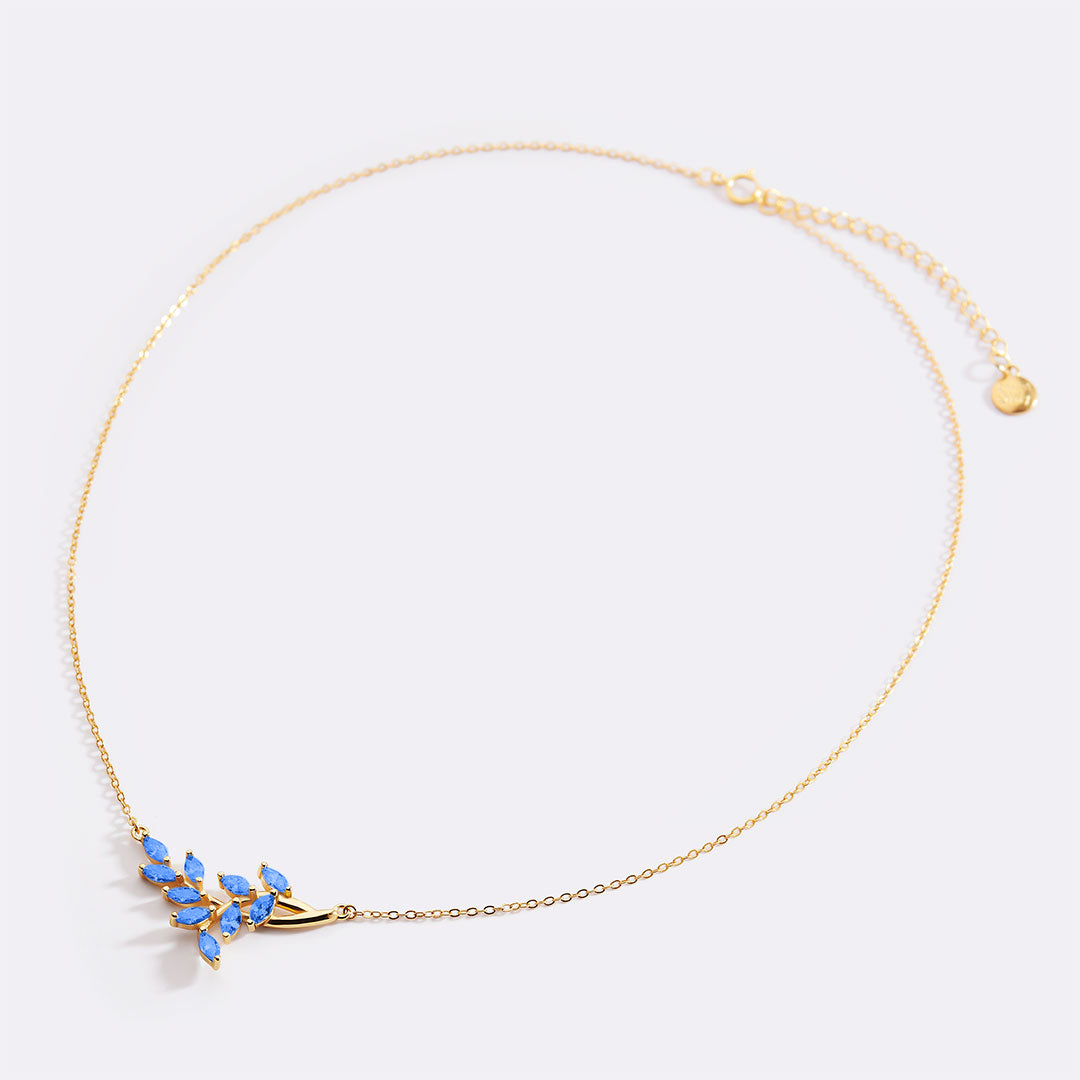 Collana pendente a foglia con pietra portafortuna