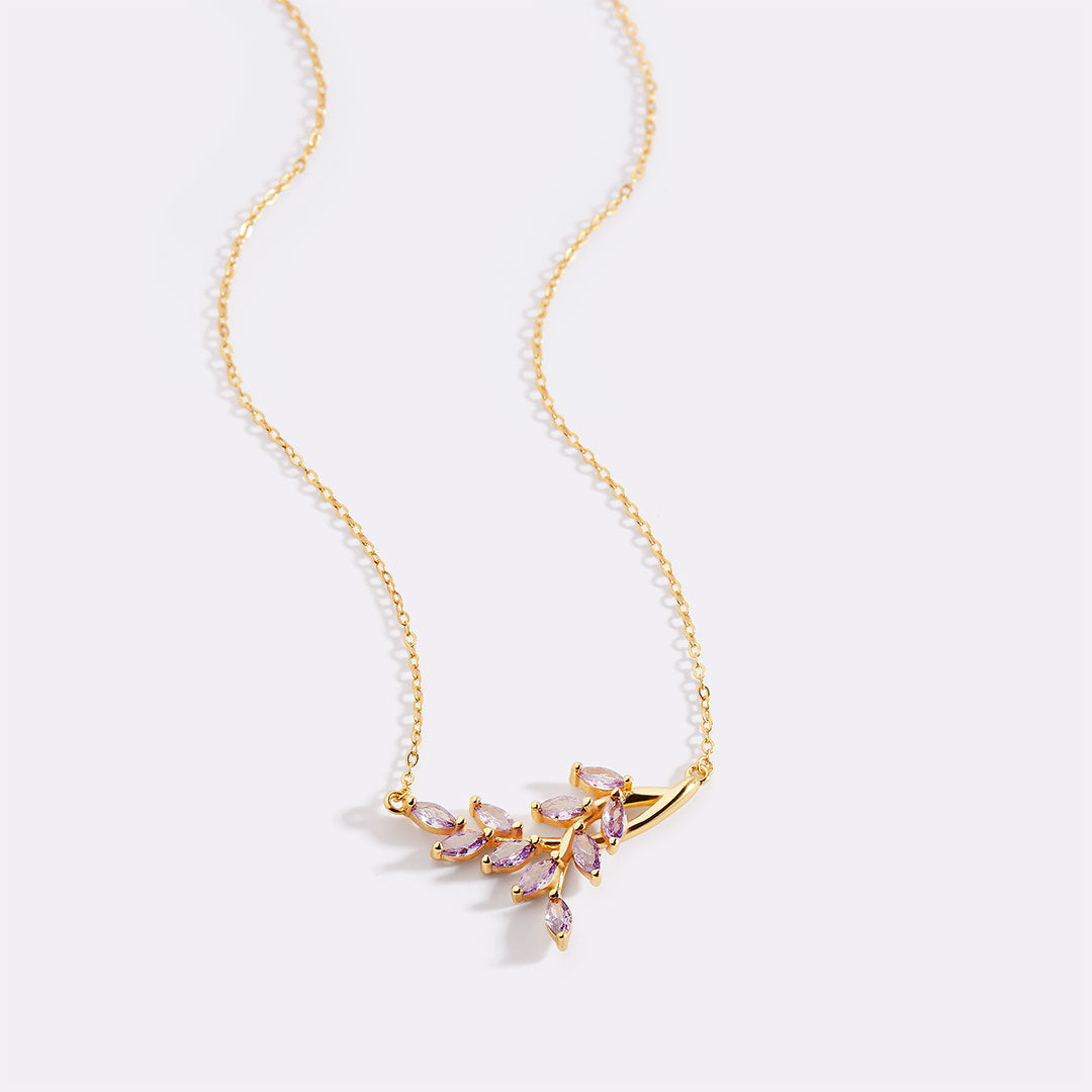 Collana pendente a foglia con pietra portafortuna