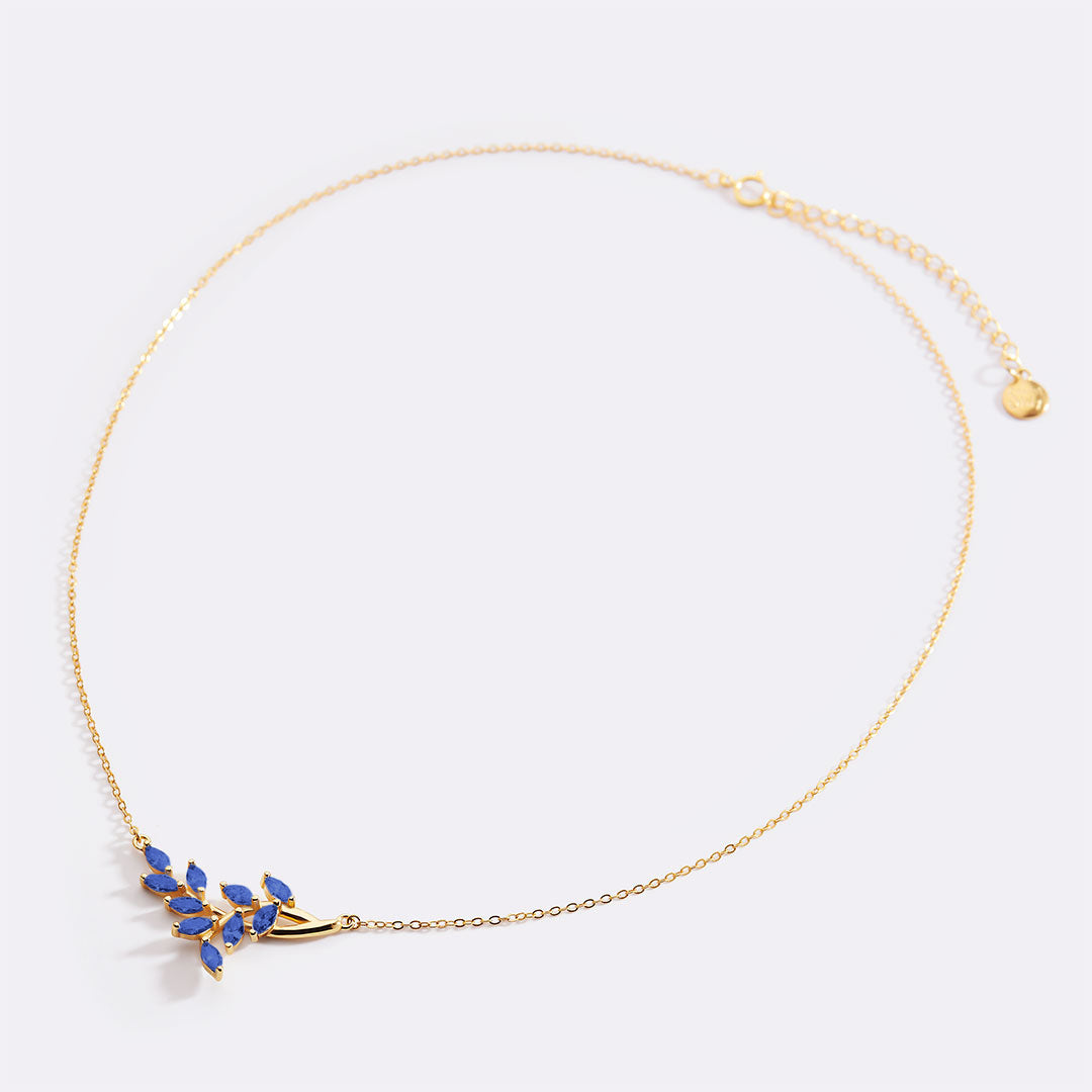 Collana pendente a foglia con pietra portafortuna