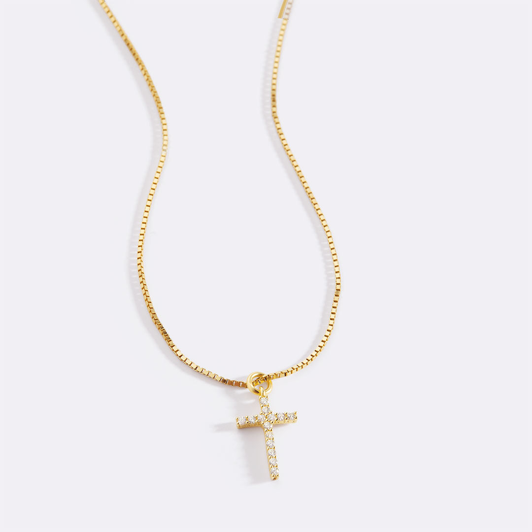 Halskette mit Pavé-Kreuzanhänger