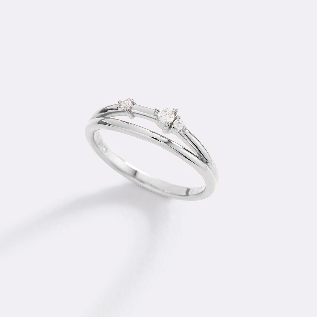 Halbmond-Diamantring