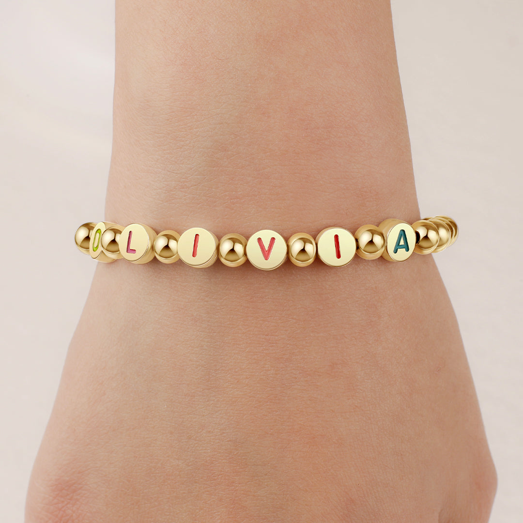 Personalisierbares Regenbogen-Buchstaben-Goldplättchen-Perlenarmband