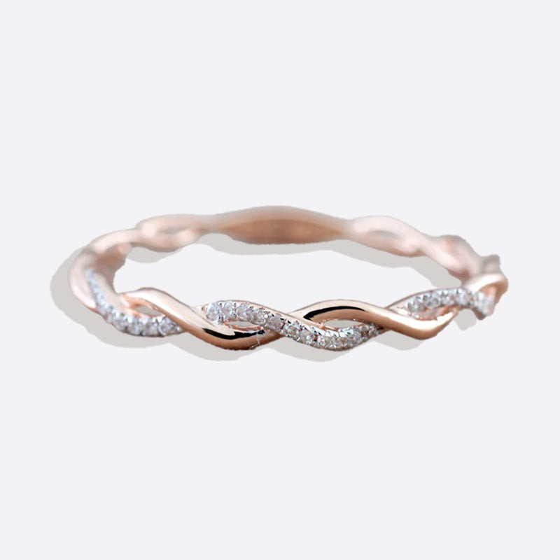 Zierlicher Stapelring mit Pavé-Twist